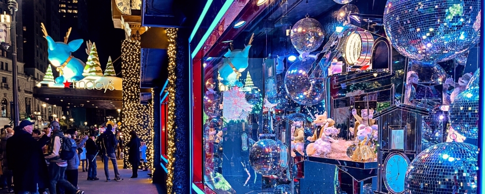 Best Holiday Window Displays in NYC (DIY Walking Tour) - Your Brooklyn Guide